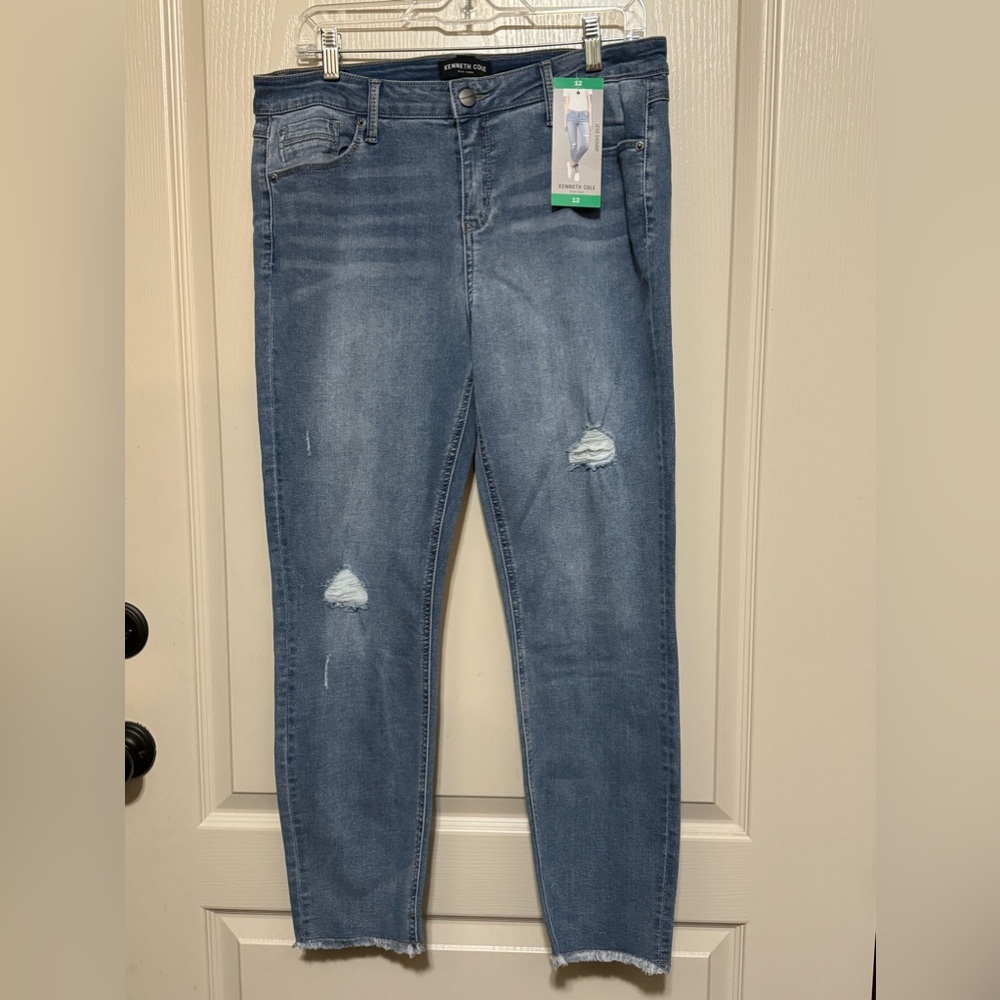 NWT “KENNETH COLE NEW YORK JESS SKINNY” JEANS, SIZE 12, MID-RISE, FRAYED HEM. ❤️